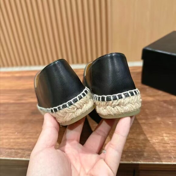 Elegant Black Loafers for Men - Picture 2 of 3